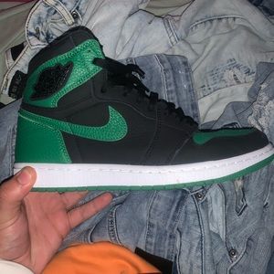 Pine green air jordan 1s